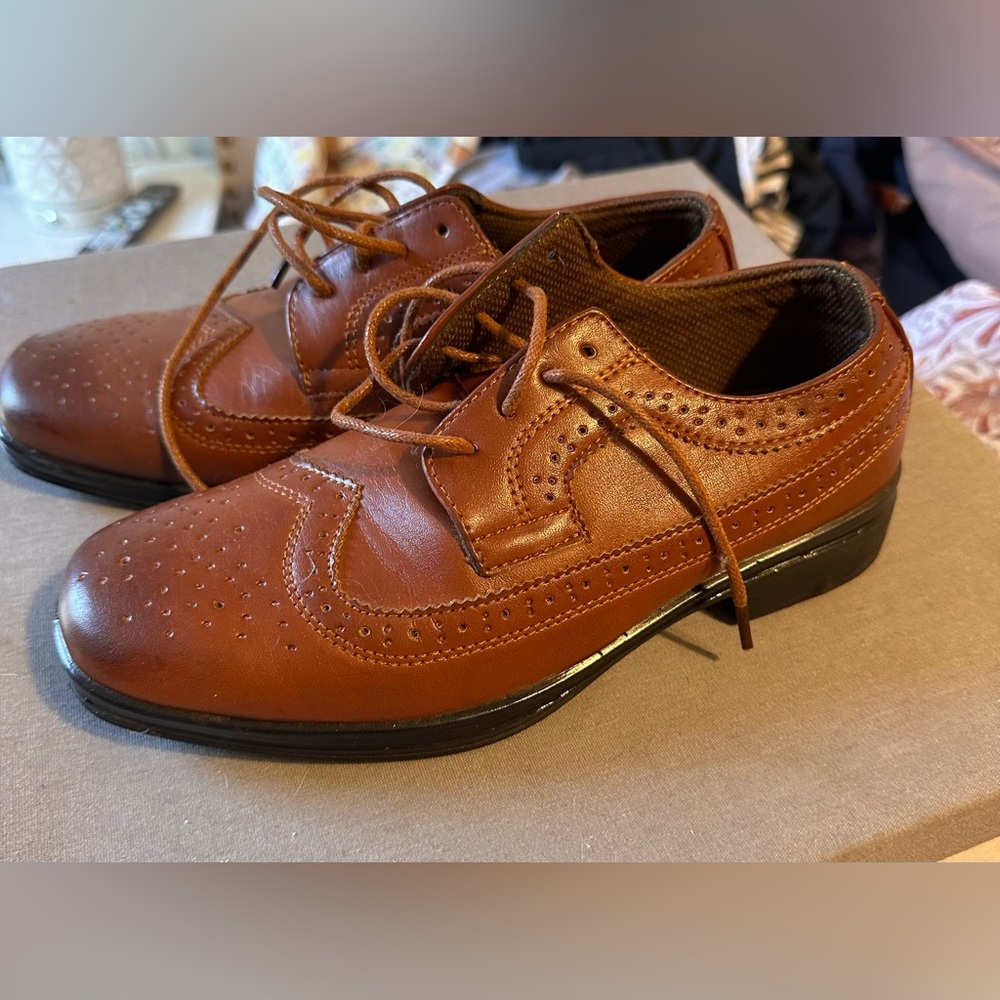 Boys dress shoes size 3 W